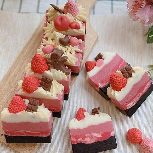 Custom organic handmade cake bar soap whitening