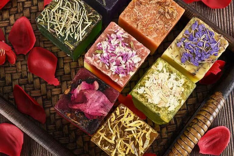 Handmade Natural Floral Bar Soap for Oil Control and Cleansing (5) Natural floral handmade bar soap for oil control and skincare
